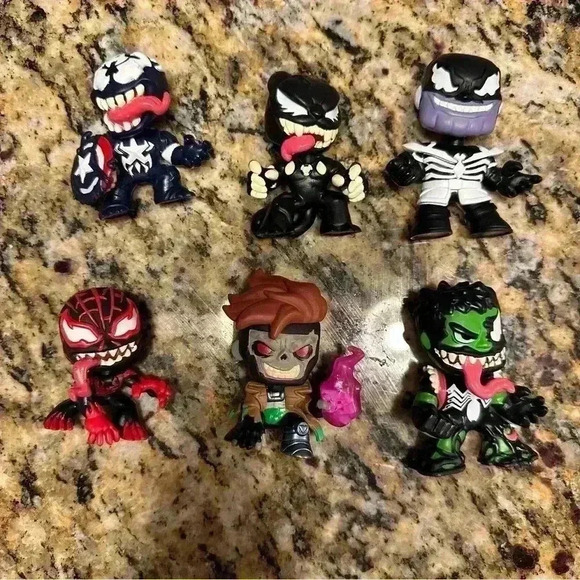 5 Funko Mini Marvel Bobble Head Venmonized Figures1- Zombie